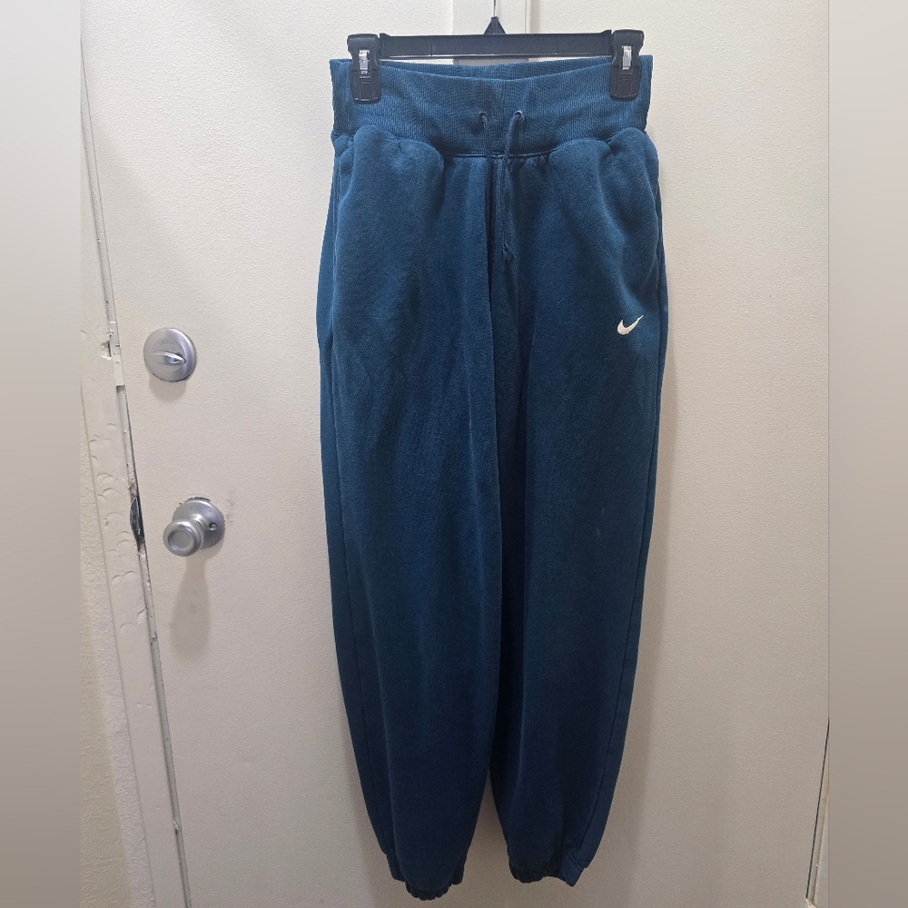 Nike Women’s High-Waisted Sportswear Essential Fleece Joggers - Picture 3 of 13